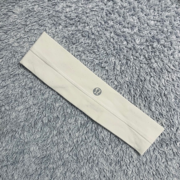 New Lululemon Fly Away Tamer Headband - Picture 2 of 4